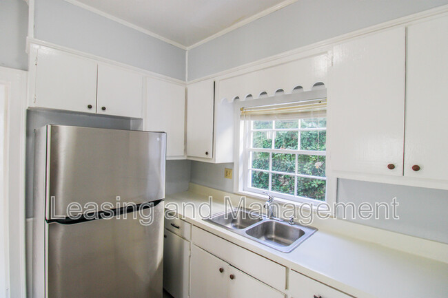 Building Photo - 27 Archdale St