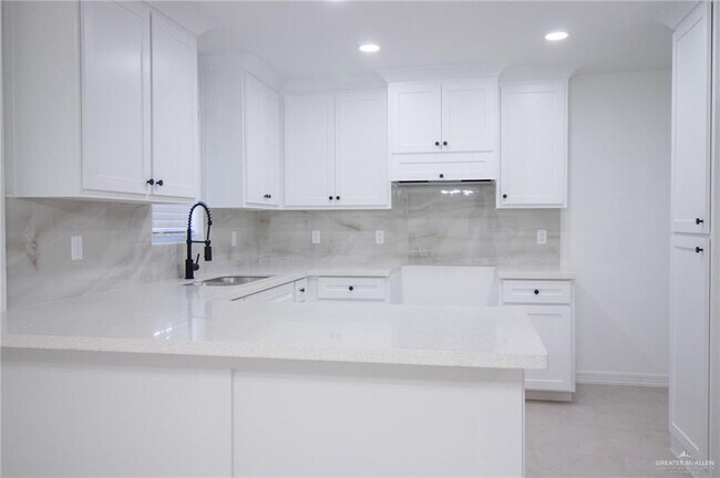 Building Photo - 9 Lindberg Ave