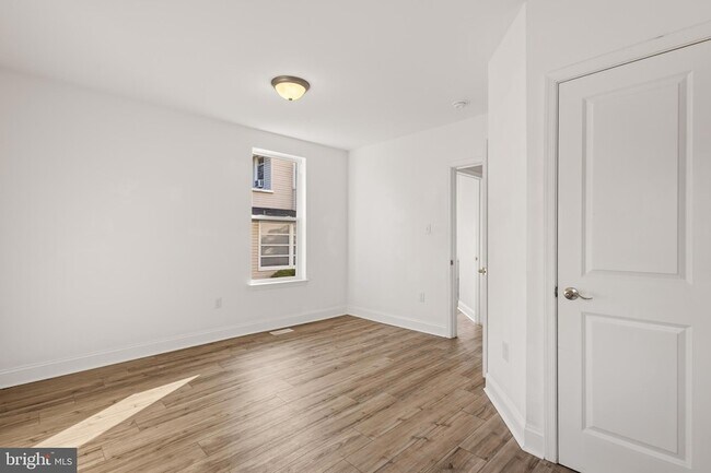 Building Photo - 118 Turner St