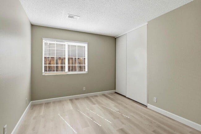 Building Photo - 1197 Barrington Ct