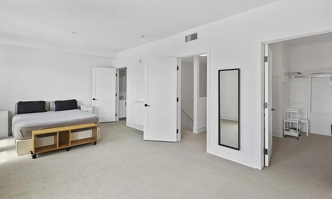 Building Photo - Classic and contemporary two-story townhou...