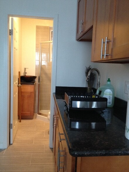 Building Photo - 600 Morse Ave