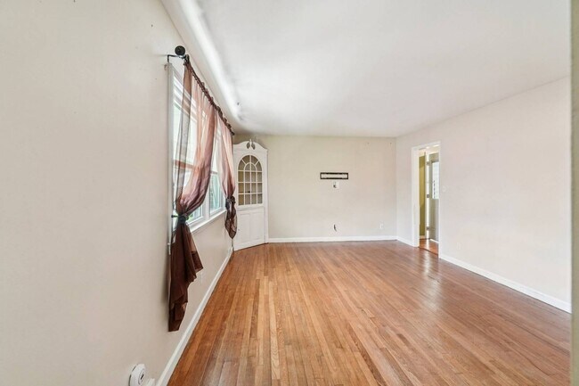 Building Photo - 710 Heatherwood Dr