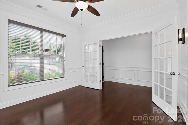 Building Photo - 549 Daventry Ct
