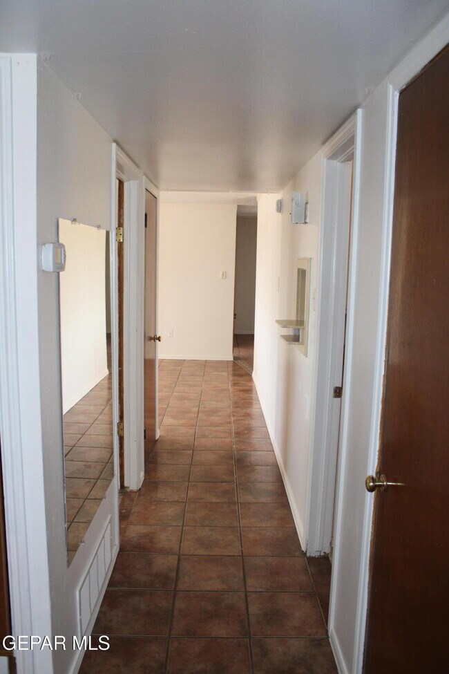 Building Photo - 9201 Mt Shasta Dr