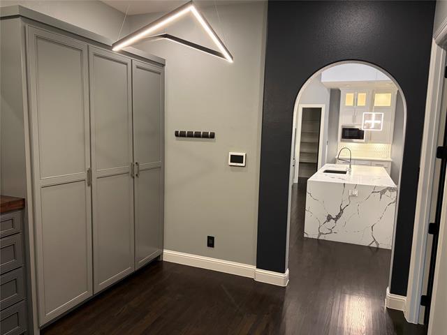 Building Photo - 1147 Spencer St S