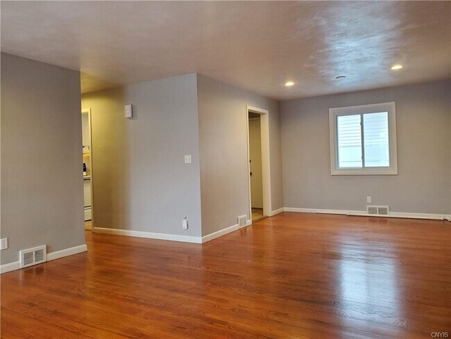 Building Photo - 1125 Salt Springs Rd