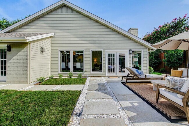 Building Photo - 2907 Fontana Dr