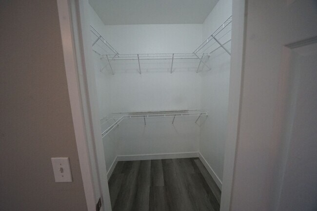 Building Photo - SHOWINGS AVAILABLE NOW