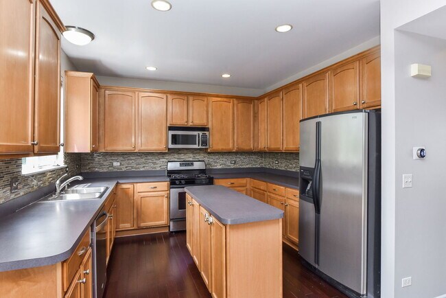 Building Photo - 554 Declaration Ln