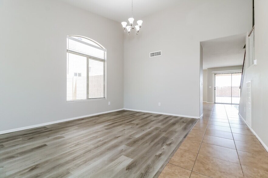 Building Photo - 15853 W Diamond St