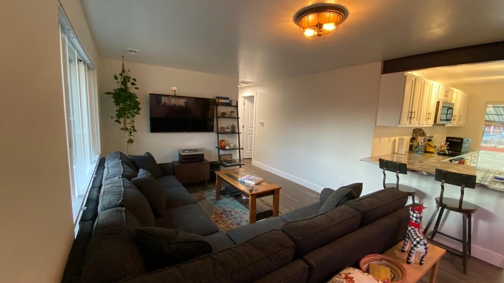 Building Photo - 12863 E Park Ln Dr