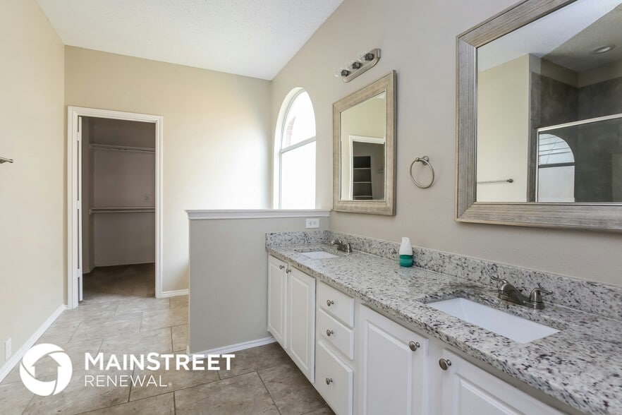 Building Photo - 3288 Raleigh Dr