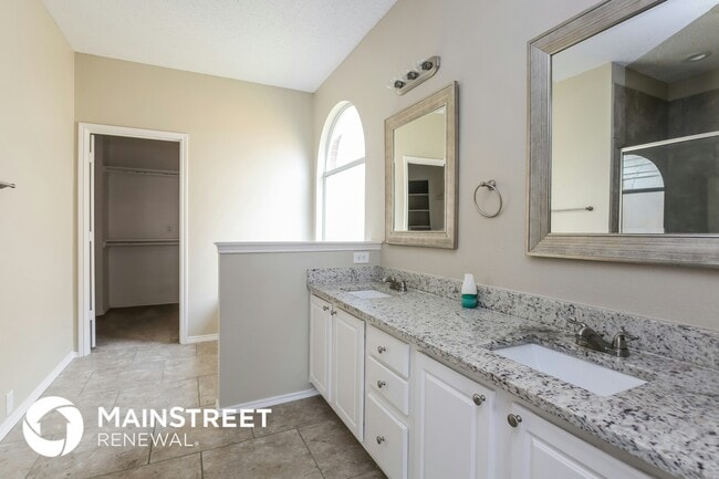 Building Photo - 3288 Raleigh Dr