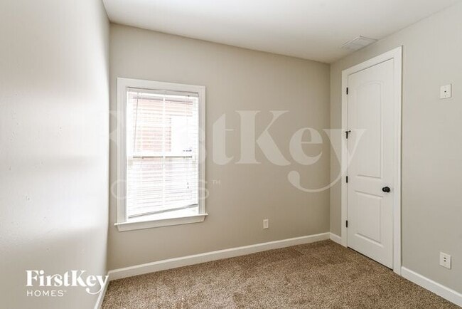 Building Photo - 10258 Evening Hill Dr