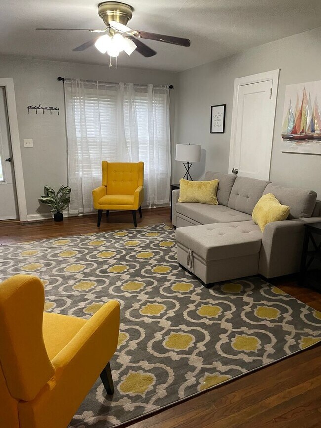 Building Photo - Charming 2 bedroom Duplex