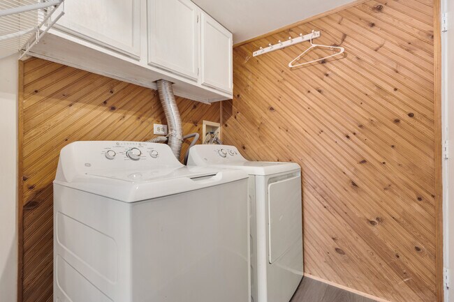 Building Photo - 3238 Gresham Ln E