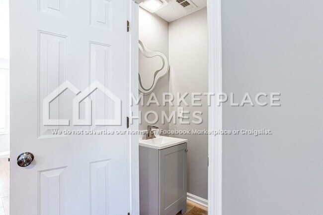 Building Photo - 602 Spanish Oak Dr