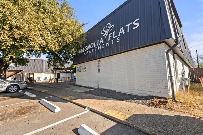 Building Photo - 1720 Wooten Park Dr