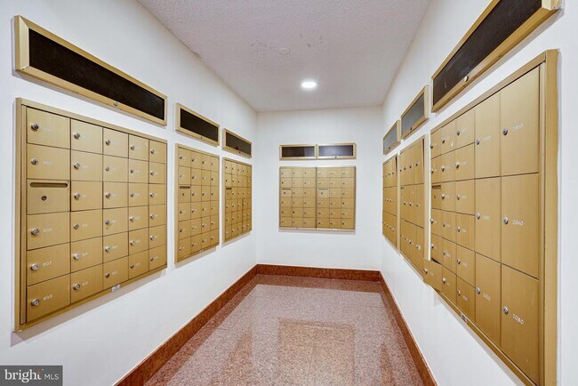 Building Photo - 1530 Key Blvd