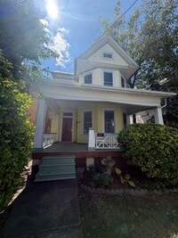 Building Photo - 606 Elm Ave