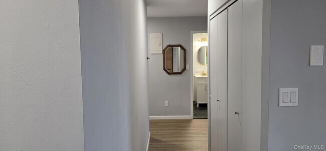 Building Photo - 3240 Netherland Ave