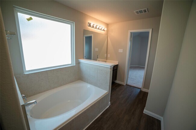 Building Photo - 4455 Eveslage Ln