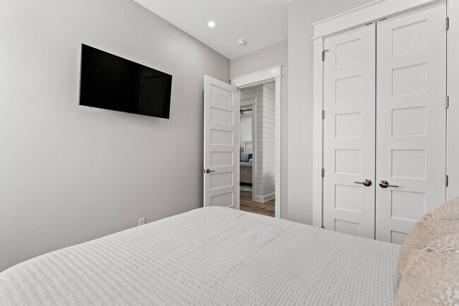 Building Photo - 14300 Front Beach Rd