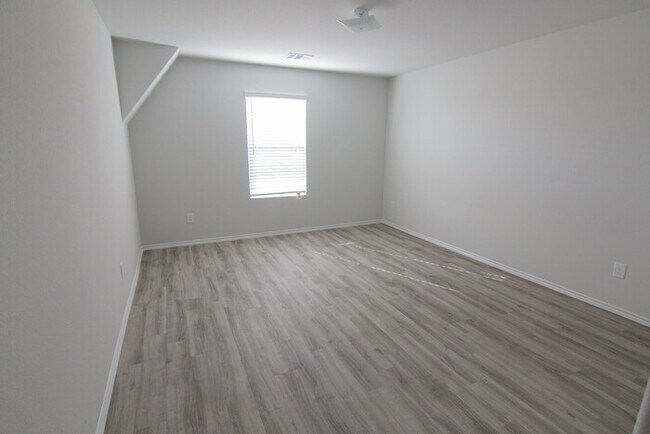 Building Photo - 18614 Queesborough Creek Rd