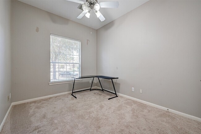 Building Photo - 13922 Normandy Ct