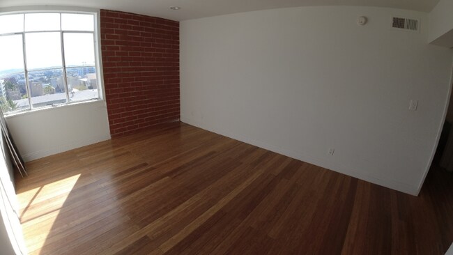 Building Photo - 1211 Horn Ave