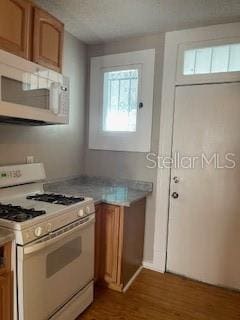 Building Photo - 912 E St Clair St