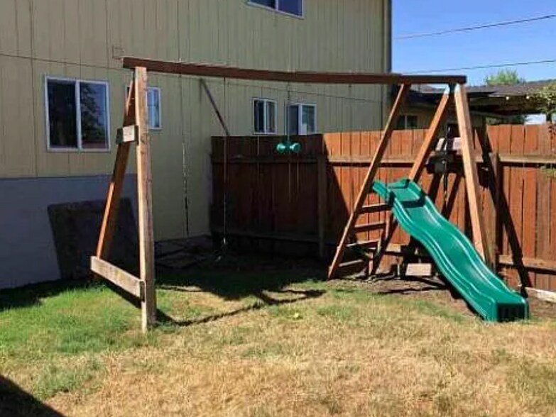 Building Photo - 4225 Mahrt Ave SE