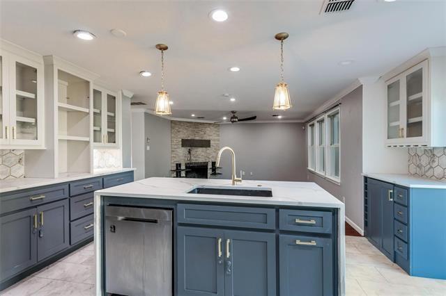 Building Photo - 320 S Mesa Verde Way