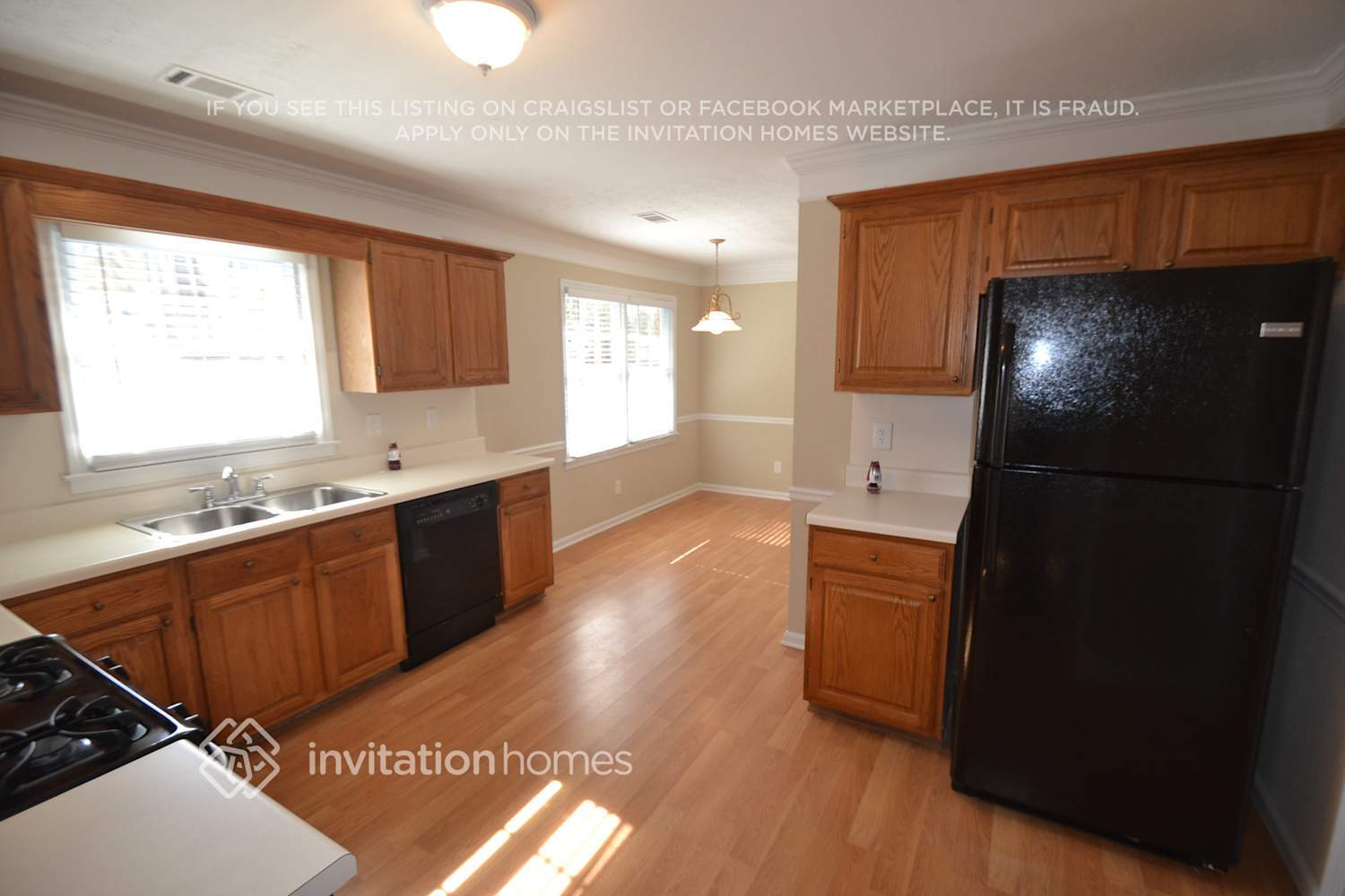 Building Photo - 3061 Lakecrest Dr