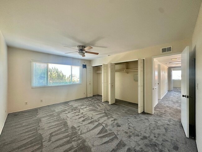 Building Photo - 4 Bedroom Home 3 Car Garage with Fenced Ya...