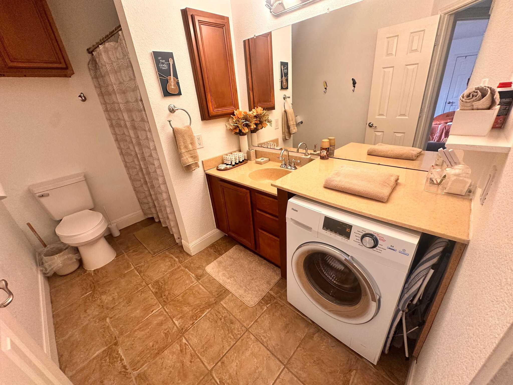 Building Photo - Room in Condo on Avenue A
