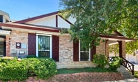 Building Photo - Move-In Special. Half off the first full month's rent with a 12-month lease.