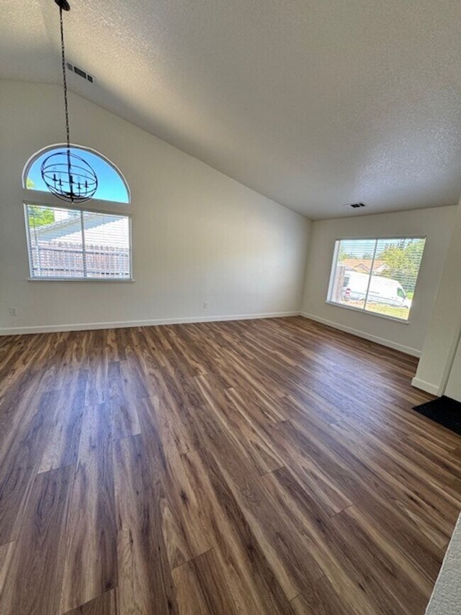 Building Photo - 540 Vansicklen Way