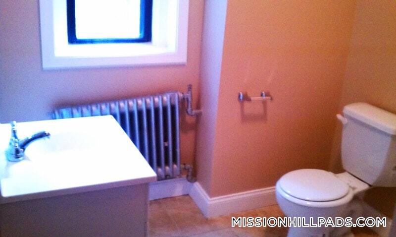 Building Photo - 252 Warren St