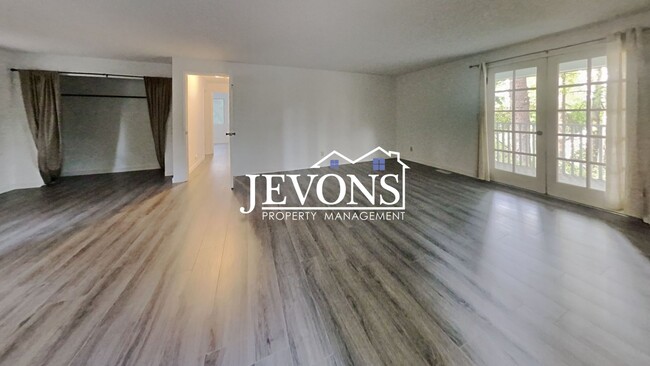 Building Photo - Get $1,774.50 Rent Credit - Beautiful 5-be...