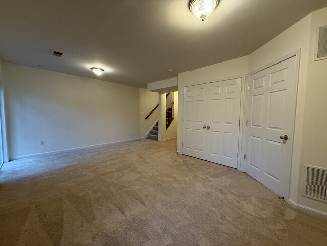 Building Photo - Exquisite Townhome in The Grove at Huntley Meadows