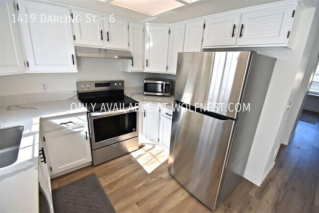 Building Photo - Stunning 3 Bed Ogden Townhome! No Deposit ...