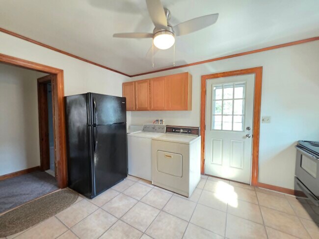 Building Photo - 1017 Tyler Ave