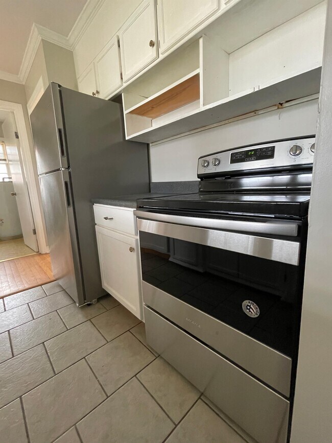 Building Photo - 1921 Stevens Ave NE