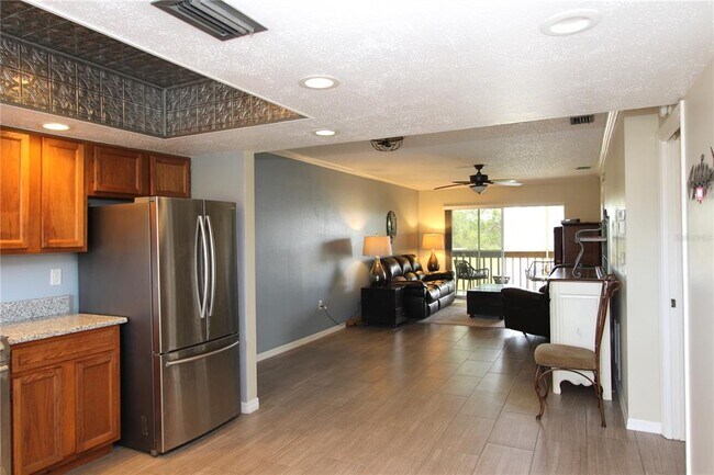Building Photo - 6699 San Casa Dr