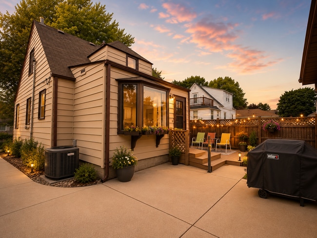 Building Photo - 4 Bedroom Single Family Home with 2.5 car garage