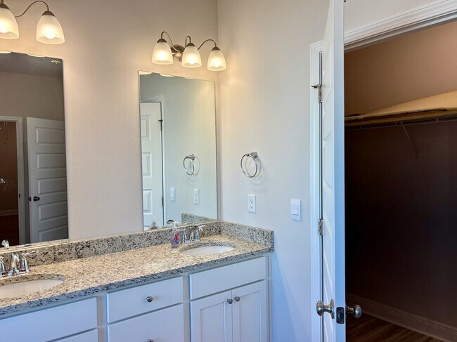 Building Photo - 492 Vermilion Cir