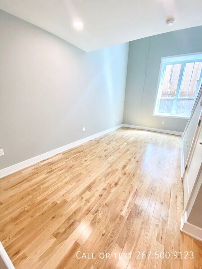 Building Photo - 1523 W Girard Ave