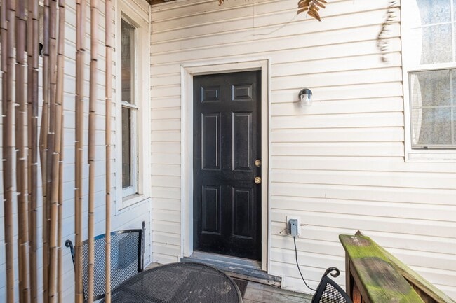 Building Photo - 2 BR/ 2 BA Historic Church Hill Home. Available February 10th!